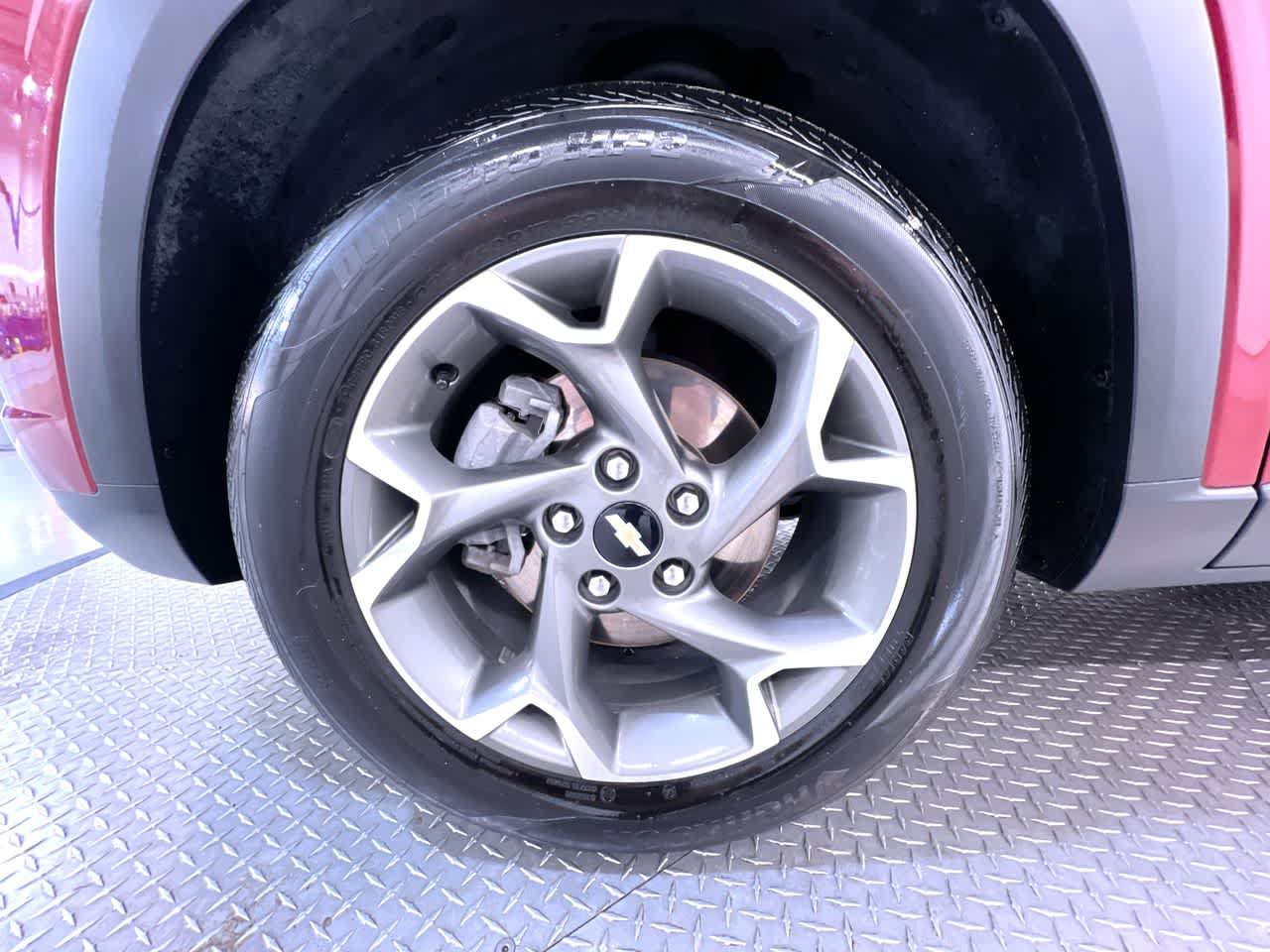 Used 2025 Chevrolet Trax LT FWD image 10