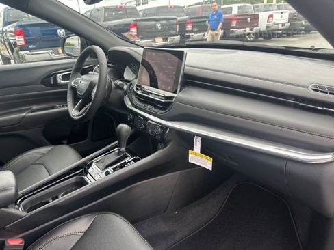 Used 2023 Jeep Compass Limited image 26