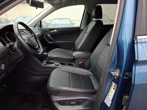 Used 2018 Volkswagen Tiguan SE AWD/4WD image 14