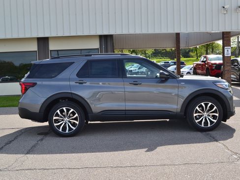 New 2026 Ford Explorer ST-Line AWD/4WD image 3