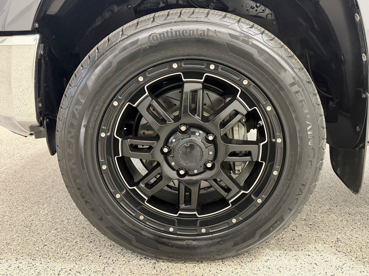 Used 2018 Toyota Tundra SR5 w/ SR5 Upgrade Package AWD/4WD image 9