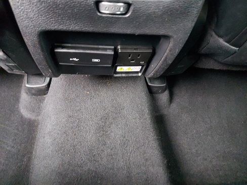 Used 2019 Jeep Cherokee Latitude Plus w/ Comfort/Convenience Group image 29