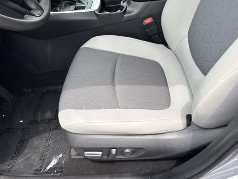 Used 2021 Toyota RAV4 XLE AWD/4WD image 12