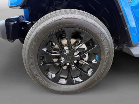 Used 2022 Jeep Wrangler Unlimited Sahara w/ Cold Weather Group image 9