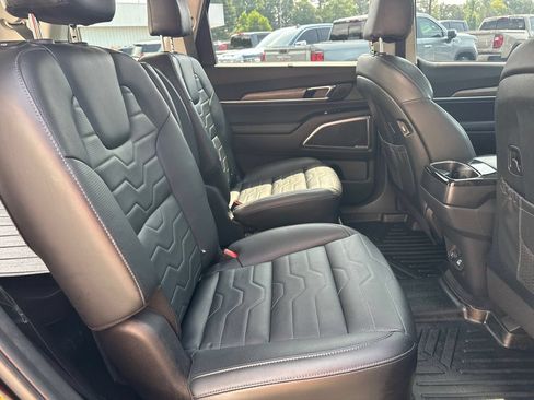 Used 2021 Kia Telluride SX w/ SX Prestige Package AWD/4WD image 16