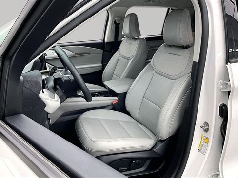 Used 2025 Ford Explorer Active w/ Active Comfort Package AWD/4WD image 25