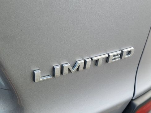 Used 2020 Jeep Cherokee Limited AWD/4WD image 5