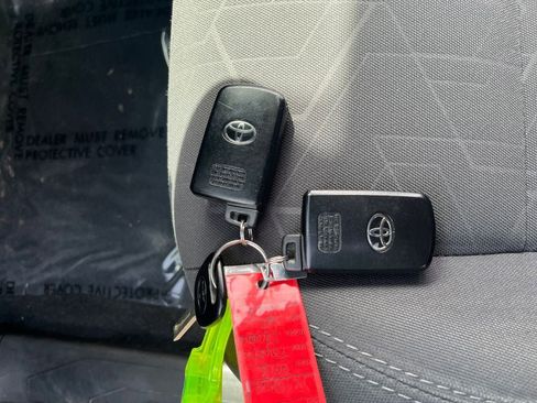 Used 2018 Toyota Tacoma TRD Off-Road AWD/4WD image 32