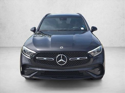 Used 2025 Mercedes-Benz GLC 300 4MATIC image 2