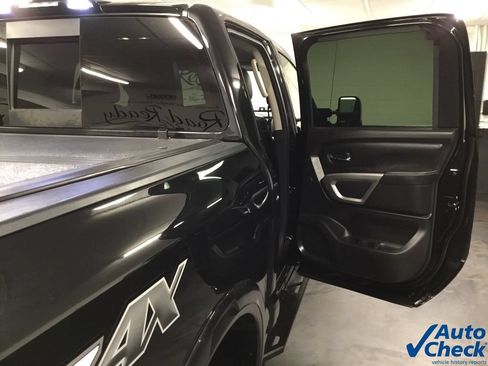 Used 2019 Nissan Titan PRO-4X w/ Pro-4x Convenience Package AWD/4WD image 41