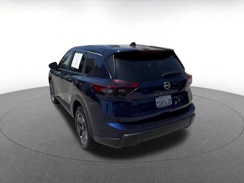 Used 2025 Nissan Rogue SV FWD image 11