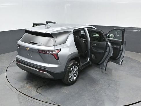 Used 2025 Chevrolet Equinox LT AWD/4WD image 24