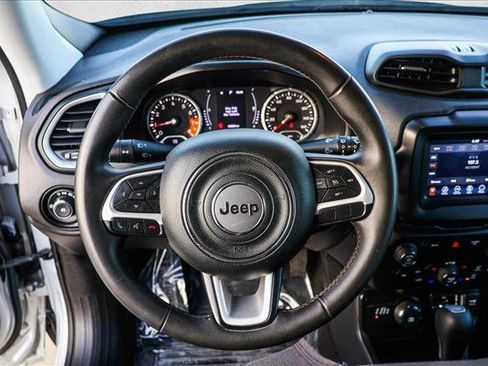 Used 2018 Jeep Renegade Latitude image 12