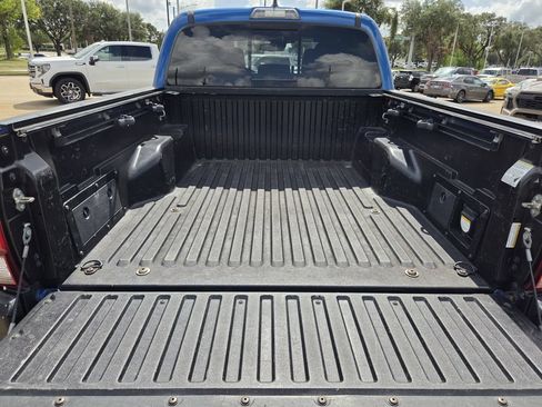 Used 2018 Toyota Tacoma TRD Off-Road AWD/4WD image 28