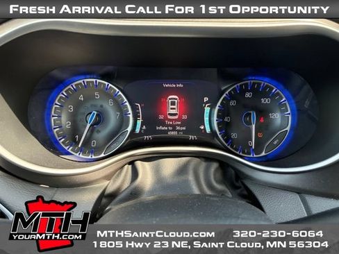 Used 2024 Chrysler Pacifica Touring-L FWD image 14