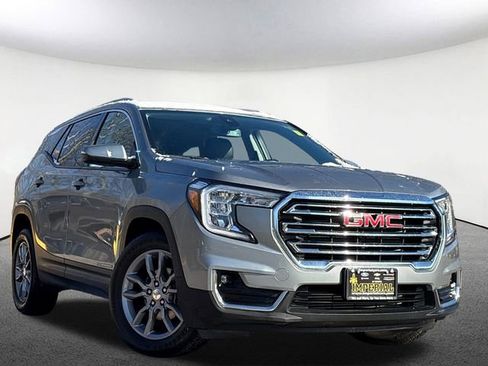 Used 2024 GMC Terrain SLT image 2