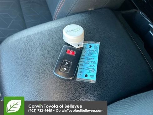 Used 2017 Toyota Tacoma TRD Off-Road image 29