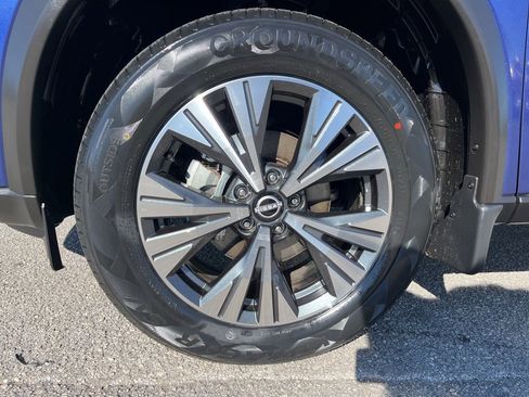 Used 2023 Nissan Rogue SV image 9