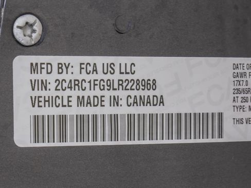 Used 2020 Chrysler Pacifica Touring image 32