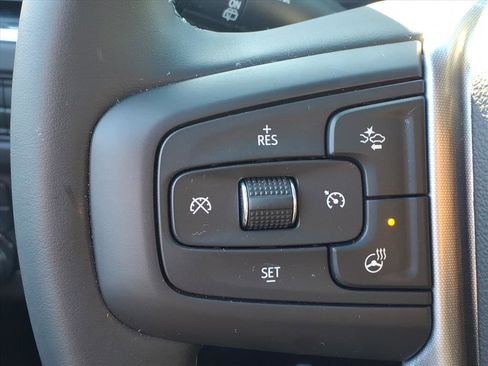 Used 2024 GMC Yukon SLT w/ SLT Luxury Package image 17