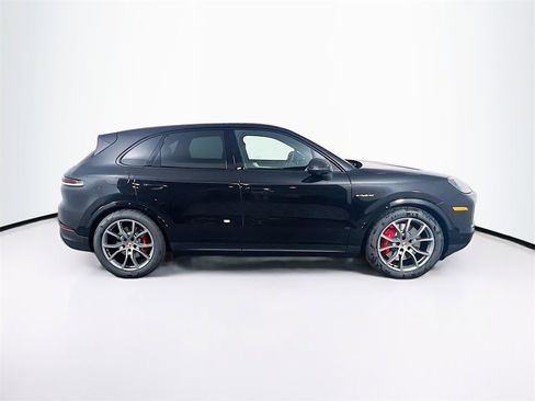 New 2026 Porsche Cayenne S image 8