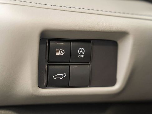 Used 2023 Toyota Highlander LE AWD/4WD image 40