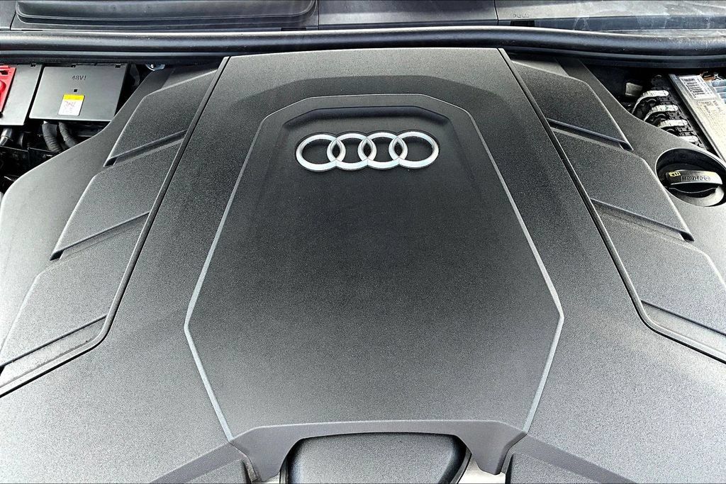 Used 2020 Audi Q8 Premium Plus w/ Premium Plus Package AWD/4WD image 31