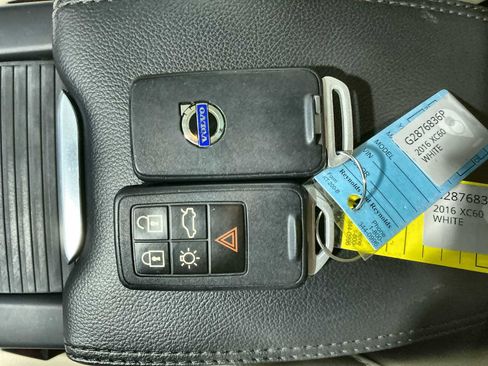 Used 2016 Volvo XC60 T6 w/ Proximity Package image 20