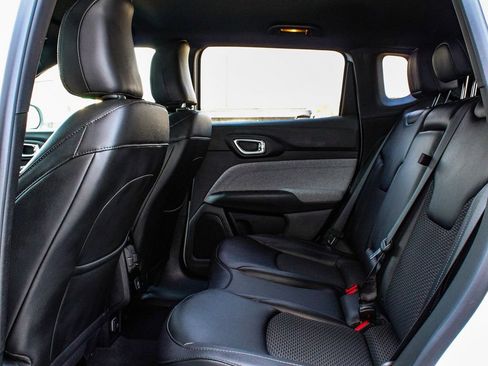 Used 2024 Jeep Compass Latitude image 34