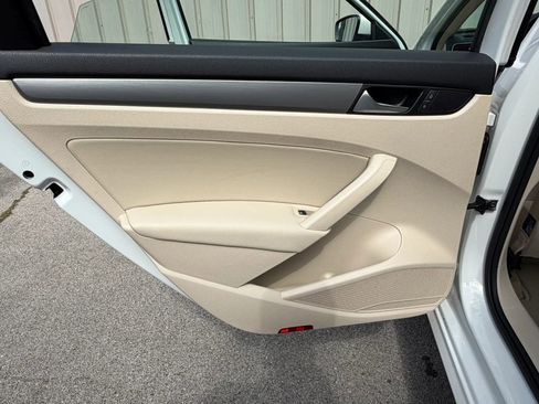 Used 2014 Volkswagen Passat 1.8T SE FWD image 22