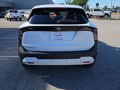 Used 2025 Nissan Kicks SV image 6
