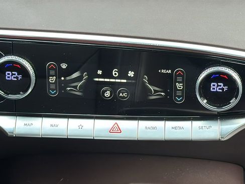 Used 2022 Genesis GV70 2.5T w/ Advanced Package image 31