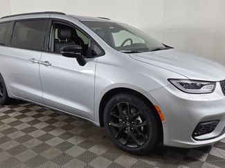 New 2026 Chrysler Pacifica Limited 360° Tour