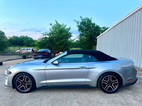 Used 2020 Ford Mustang Premium RWD image 4