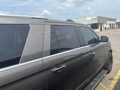Used 2019 Ford Expedition Limited w/ Equipment Group 301A AWD/4WD image 25