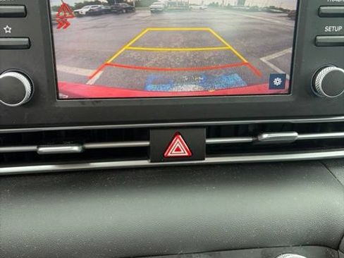 Used 2023 Hyundai Elantra SE FWD image 9