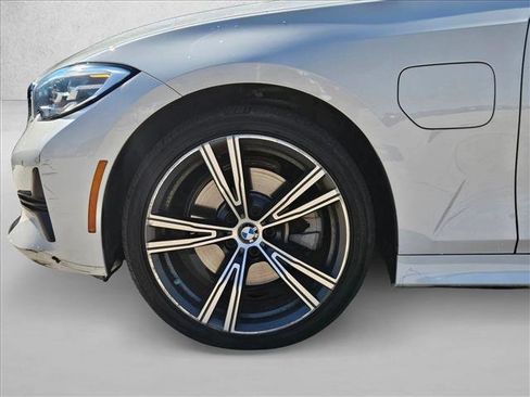 Used 2021 BMW 330e w/ Convenience Package image 9