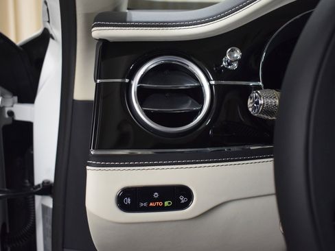 New 2025 Bentley Flying Spur Plug-In Hybrid image 28