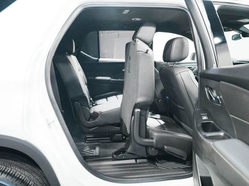 Used 2022 Chevrolet Traverse LT w/ LPO, Floor Liner Package AWD/4WD image 37