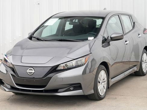 Used 2025 Nissan Leaf S image 37