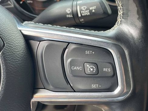 Used 2022 Jeep Gladiator Overland w/ Cold Weather Group AWD/4WD image 17