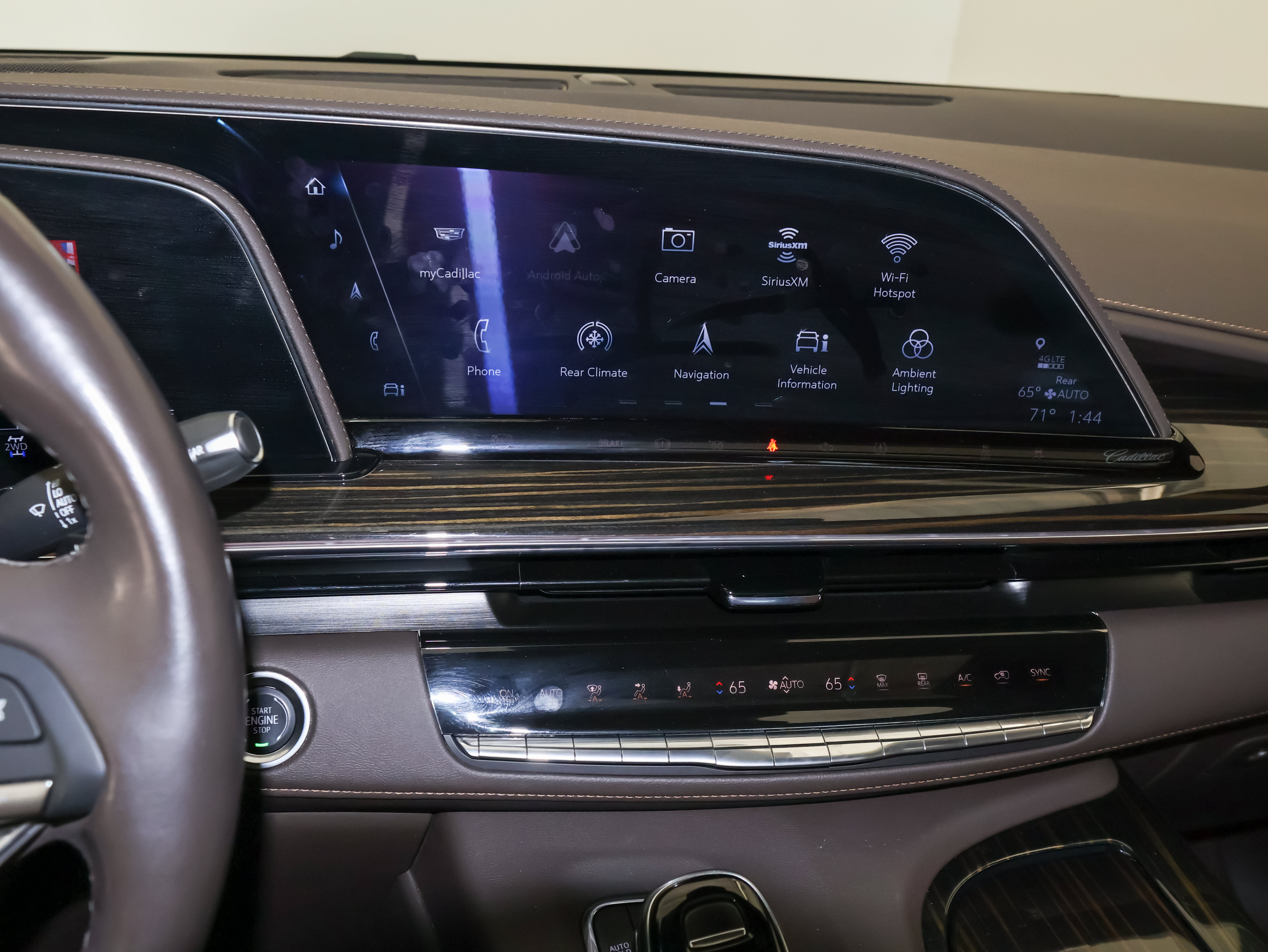 Used 2024 Cadillac Escalade Premium Luxury w/ Performance Package AWD/4WD image 35