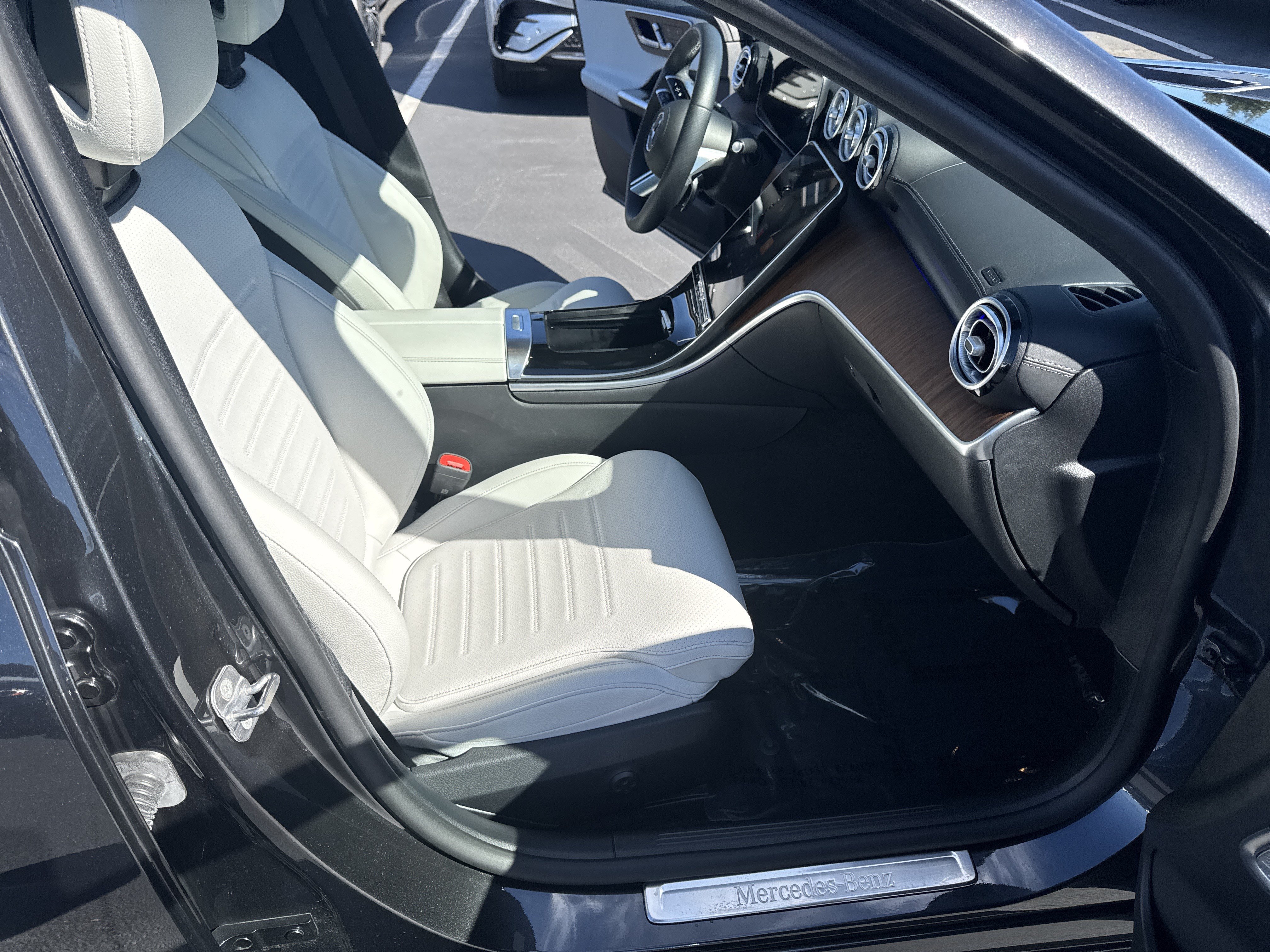 Used 2025 Mercedes-Benz C 300 Sedan image 35