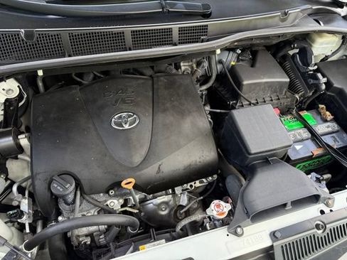 Used 2017 Toyota Sienna XLE Premium FWD image 28