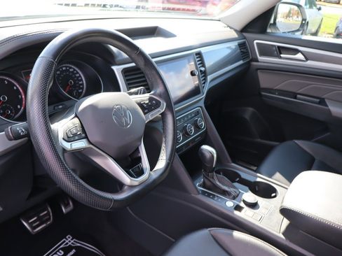 Used 2021 Volkswagen Atlas SE w/ Panoramic Sunroof Package image 9