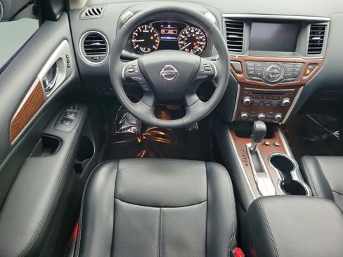 Used 2017 Nissan Pathfinder Platinum w/ Midnight Edition Package image 12