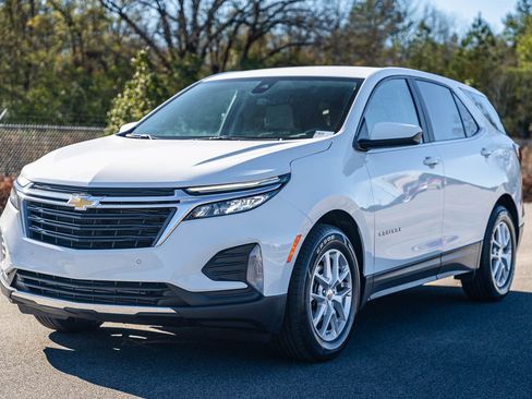 Used 2024 Chevrolet Equinox LT image 3