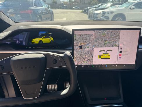 Used 2022 Tesla Model X Plaid image 15