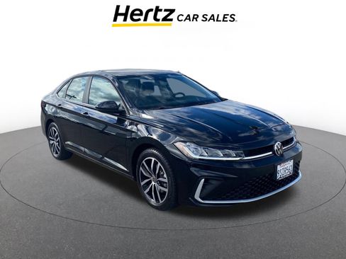 Used 2025 Volkswagen Jetta SE image 1