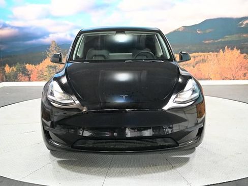 Used 2022 Tesla Model Y Long Range AWD/4WD image 2